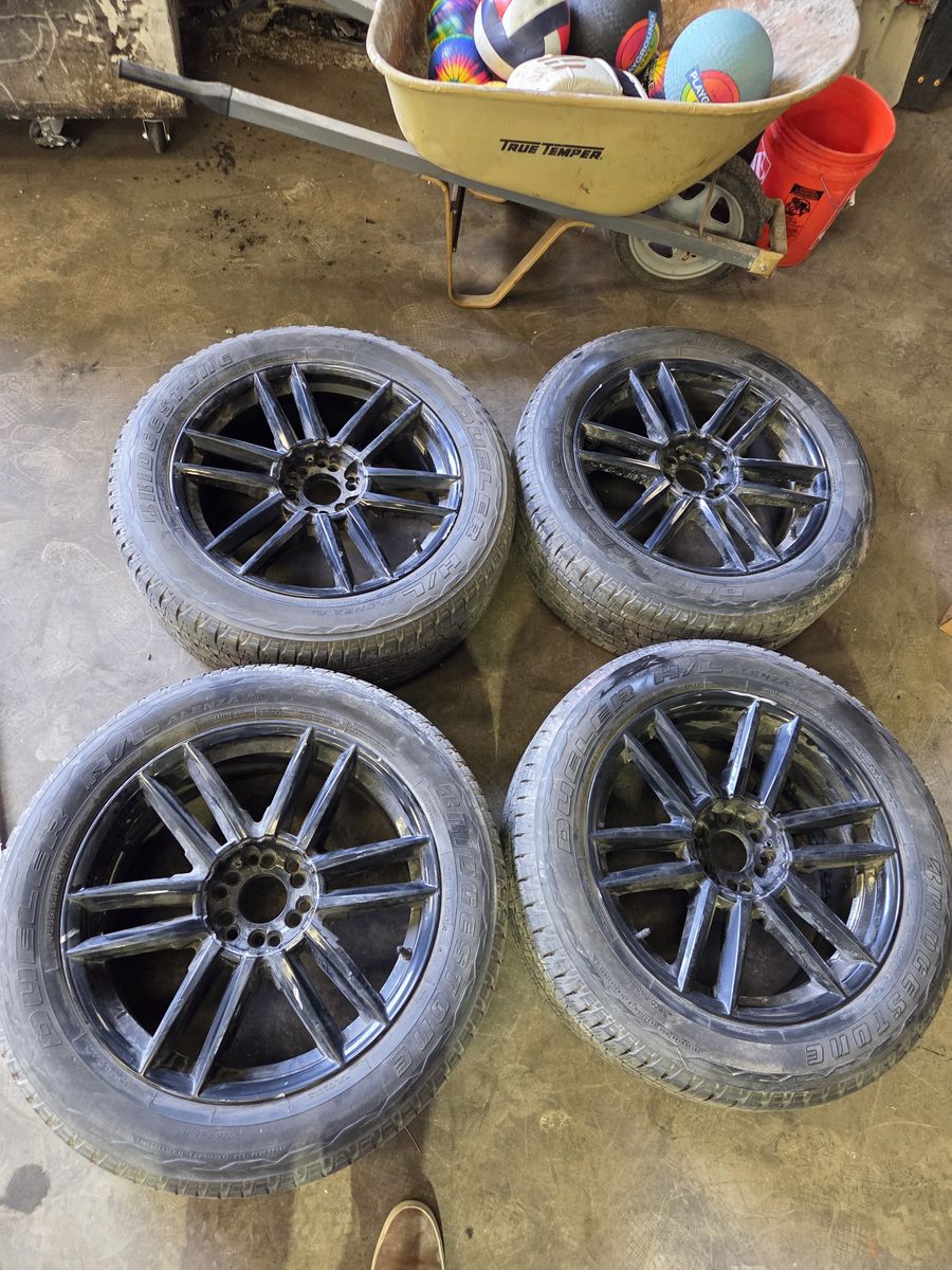 Unviseral 6 lug 20" wheels and tires set