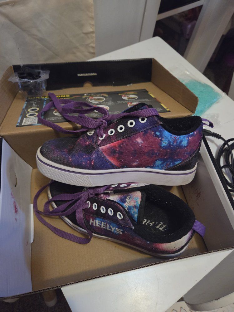 Girls Heely's Size 2