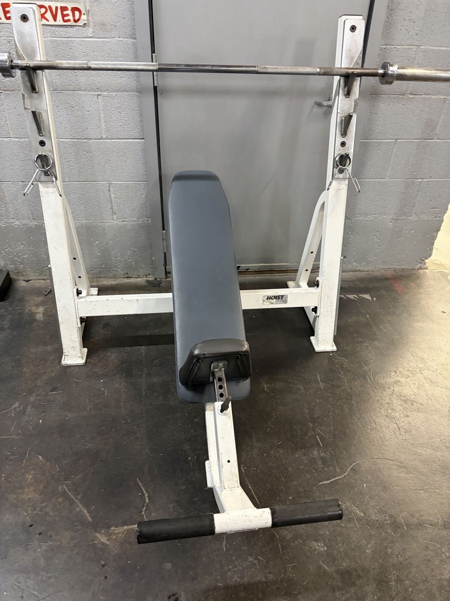 Incline bench press HOIST