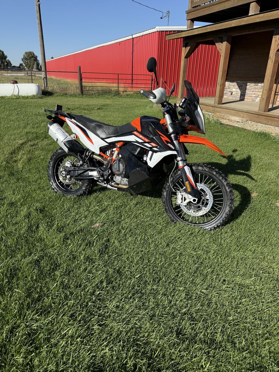 2021 KTM 890 R
