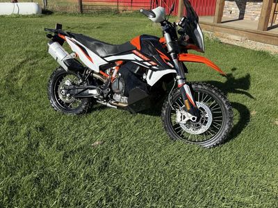 2021 KTM 890 R
