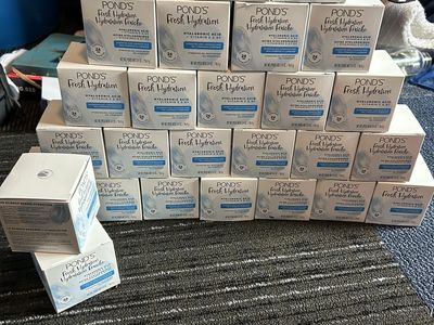 Pond's Fresh Hydration Hyaluronic Acid + Vitamin E & B3 Hydrating Gel Moisturizer 3.4 oz (Lot of 26)