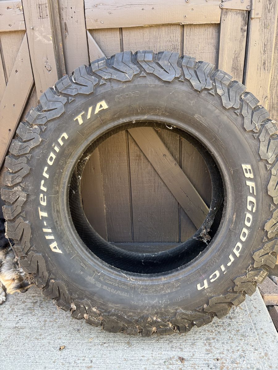 LT 275/70/17 BFG