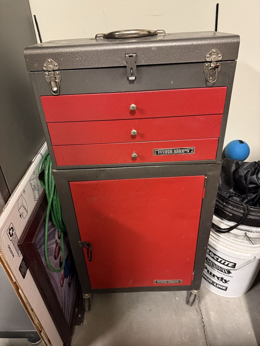Metal Tool Chest - Movable