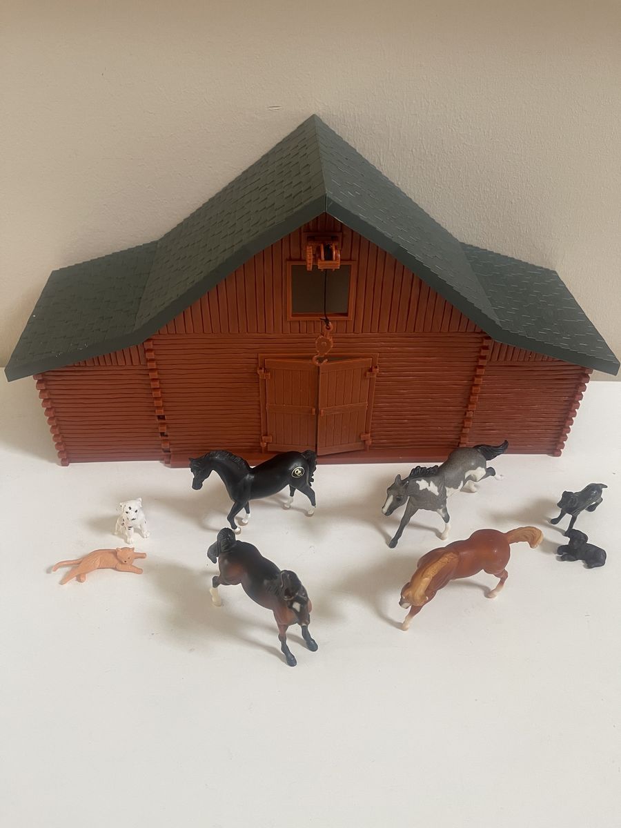 NewPlay Barn with Horses & Dogs