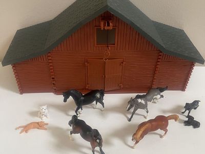 NewPlay Barn with Horses & Dogs