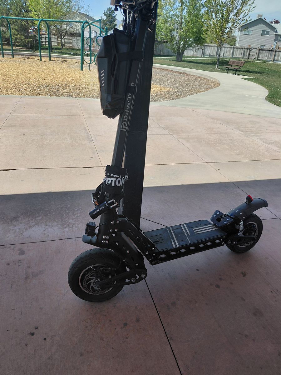 Dual motor scooter for sale one year old 150$