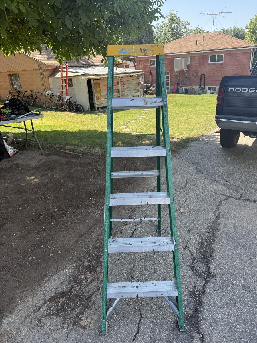 Used Louisville 6 Ft  Fiberglass Step Ladder - Green/Yellow