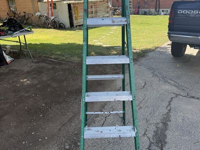 Used Louisville 6 Ft Fiberglass Step Ladder - Green/Yellow