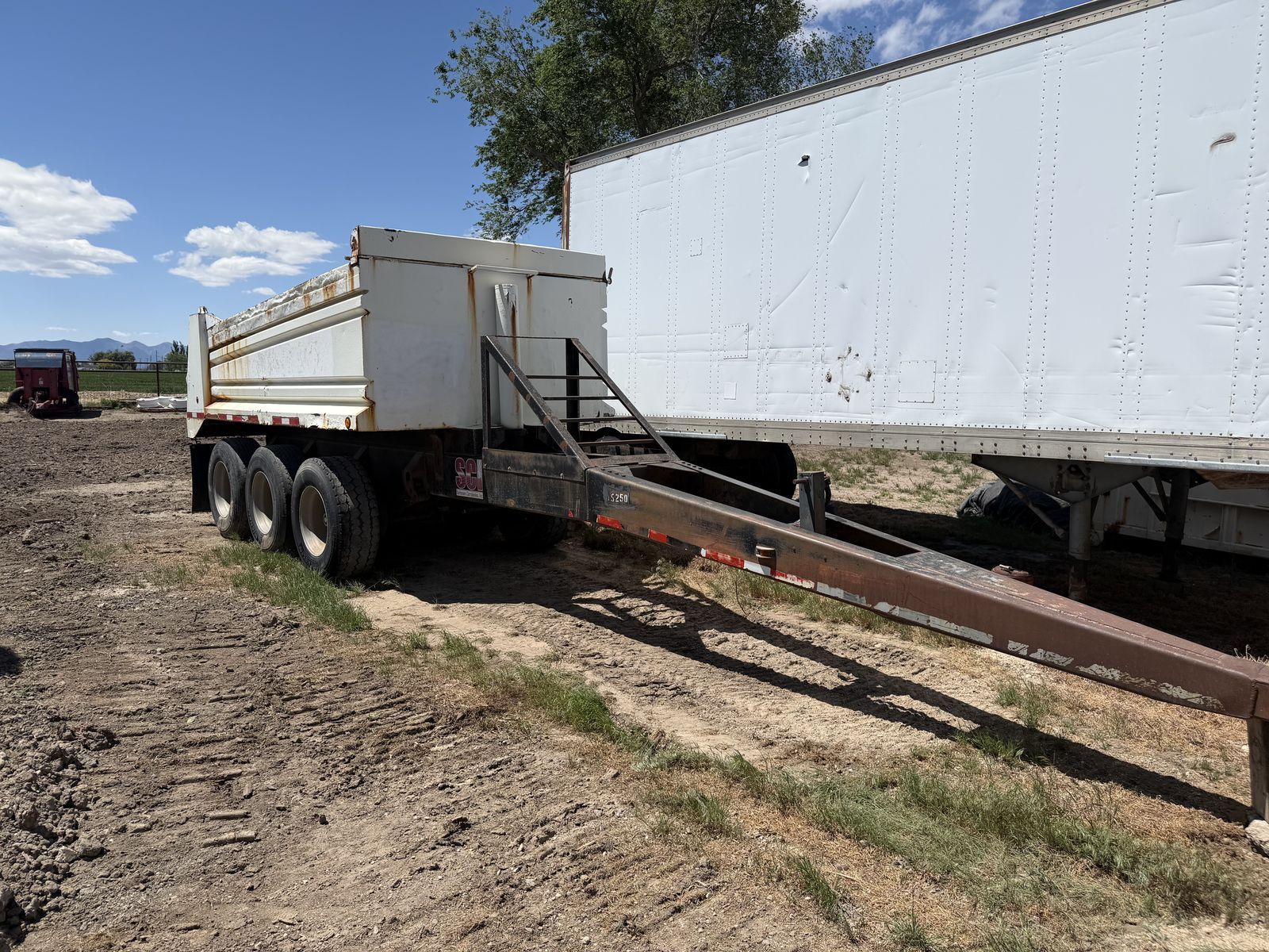 Pup trailer