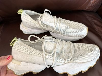 Women’s Sorel athletic shoes size 8 1/2 white