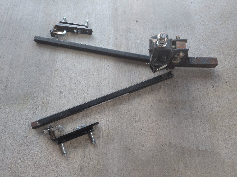 Equa-l-izer brand Weight Distribution Trailer Hitch  14,000 LBS GTW