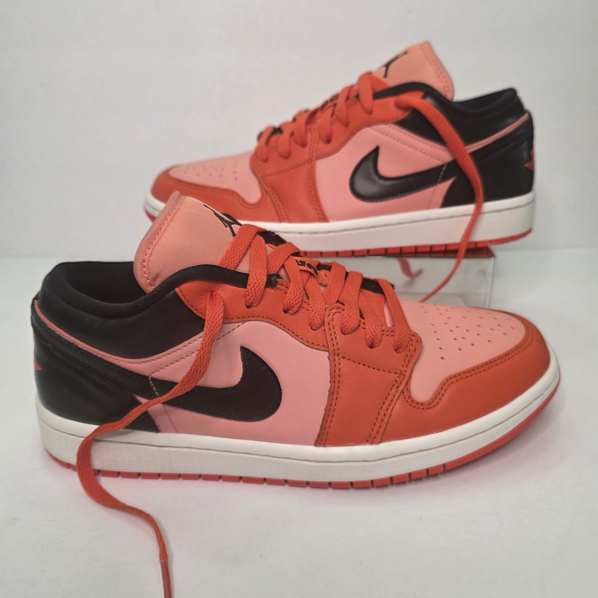 Jordan 1 Low Womens size 9