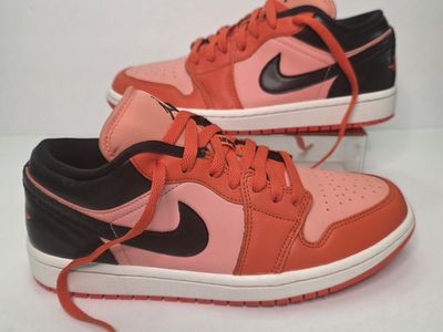 Jordan 1 Low Womens size 9