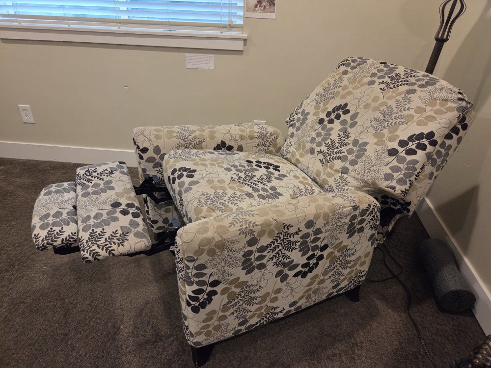 Free! Reclining cloth lounge chair