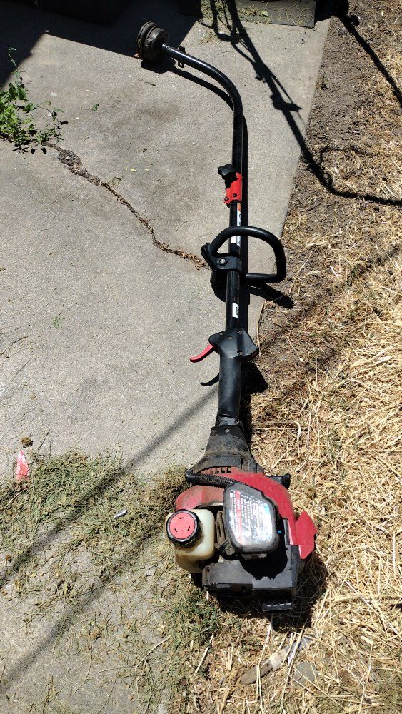 Weed eater in working condition