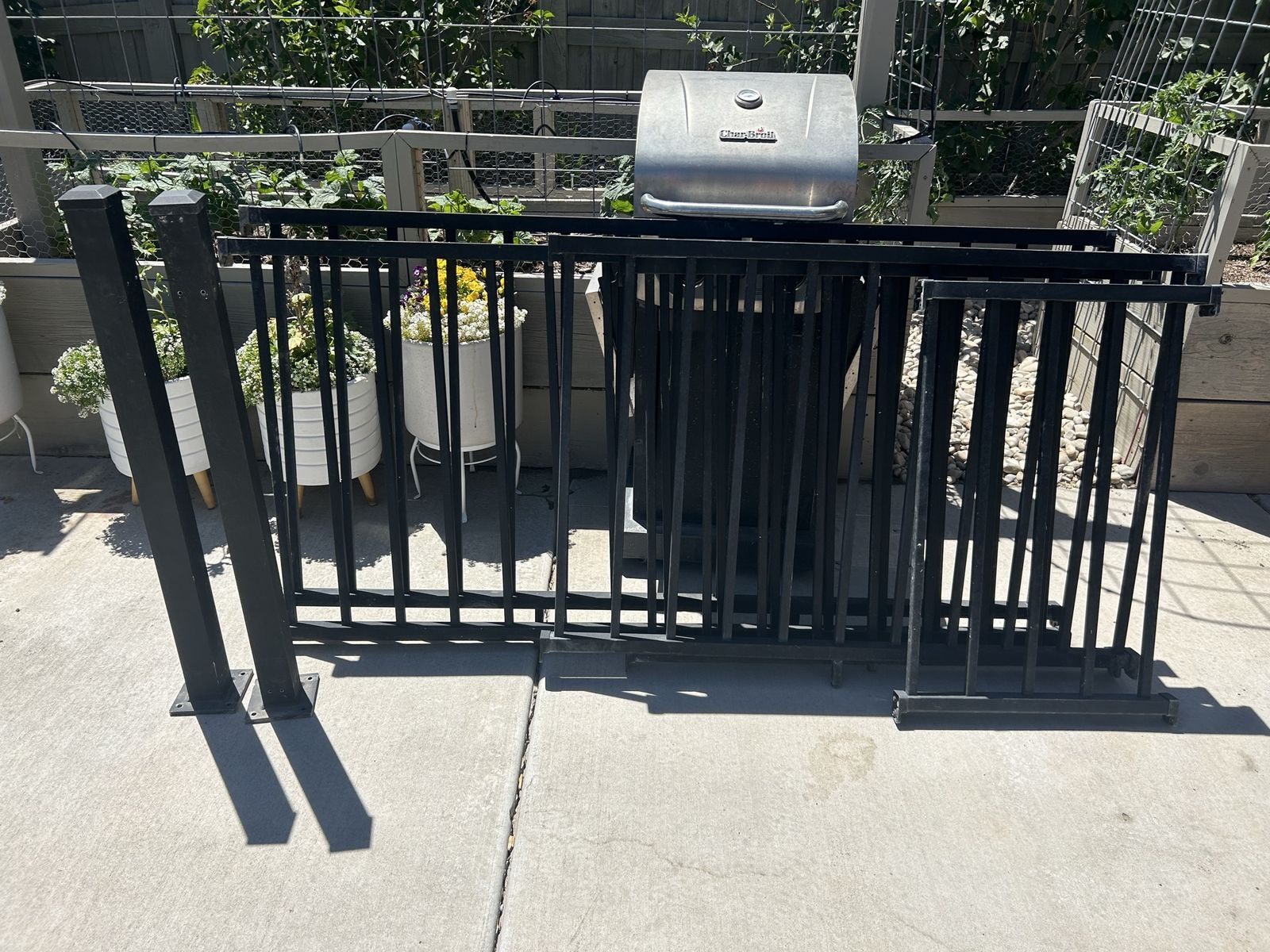 Black powder coated aluminum deck handrail