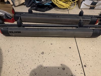 Yakima fatcat 6 ski and snowboard rack with bars
