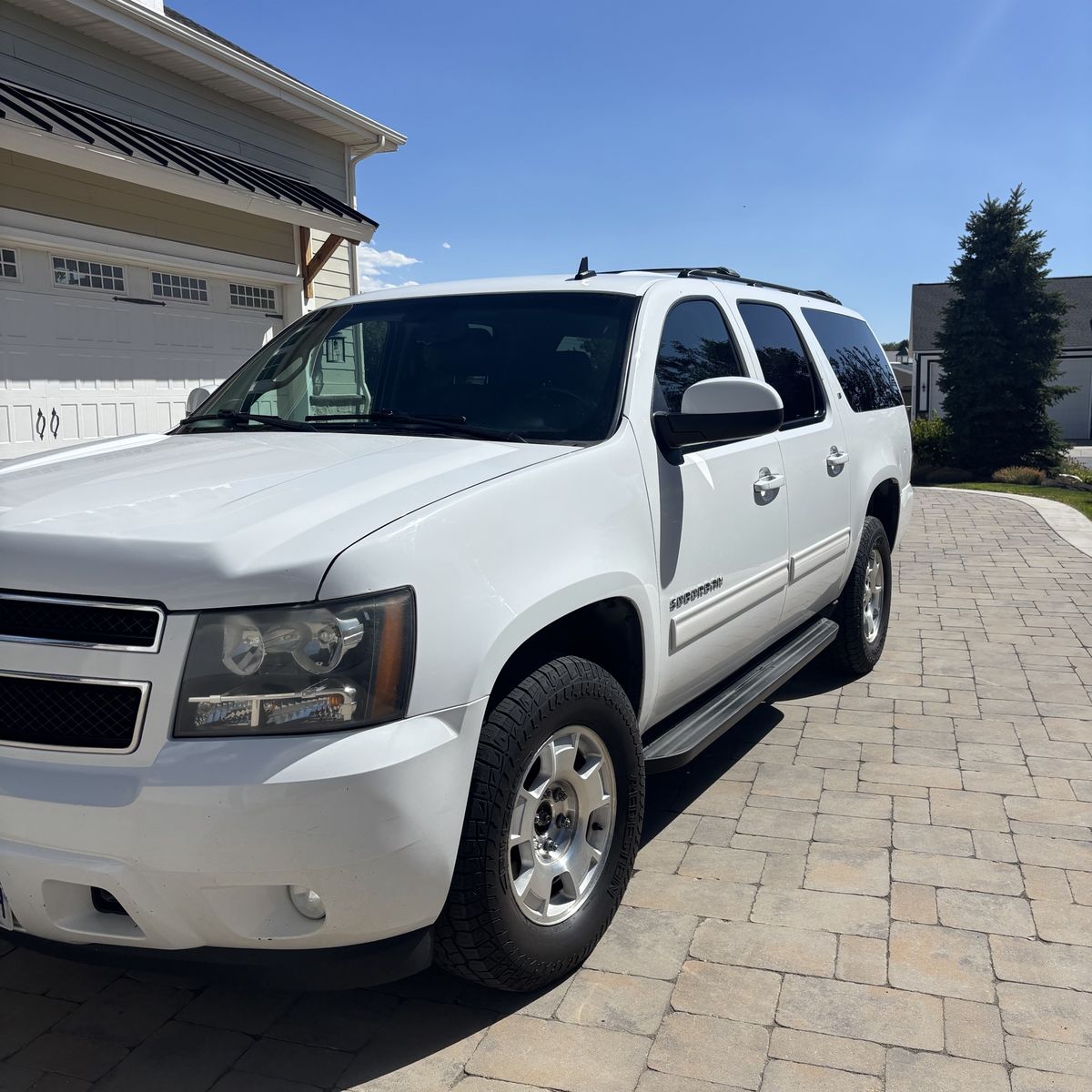 2011 CHEVROLET SUBURBAN 1500 LT