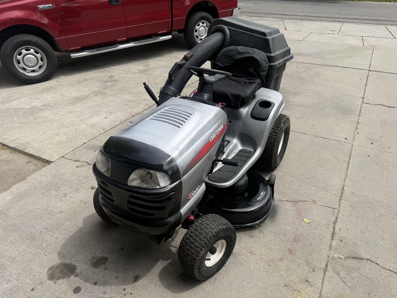 2003 Craftsman Lt2000 riding mower w/bagger