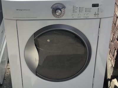 Nice Kenmore Gallery Series White Front-Load Electric Dryer. Includes free delivery !