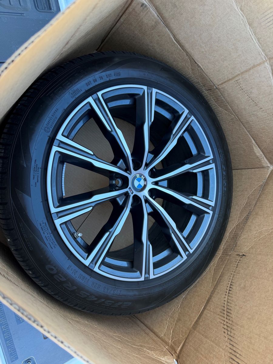 BMW X5 G05 OEM wheels and tires