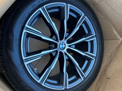BMW X5 G05 OEM wheels and tires