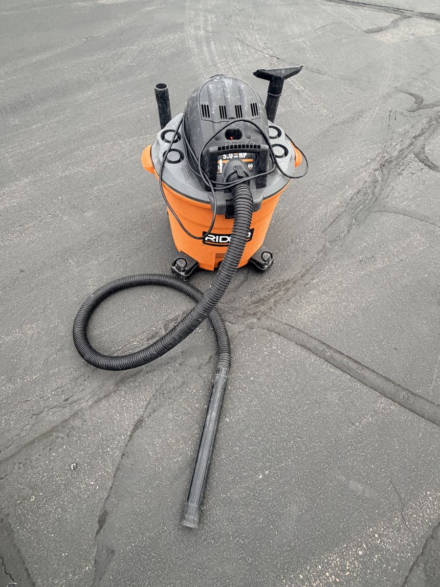 RIDGID Wet/Dry Shop Vacuum 5.0 Peak HP Orange and Black