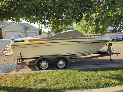 Sunray Sabre ski boat inboard/outboard Mercruiser 283 V8
