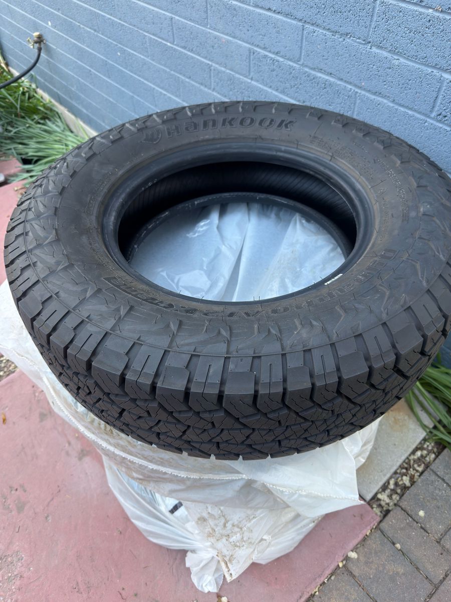 Like New Hankook Dynapro AT2 Xtreme Tires (4) – LT225/75R16
