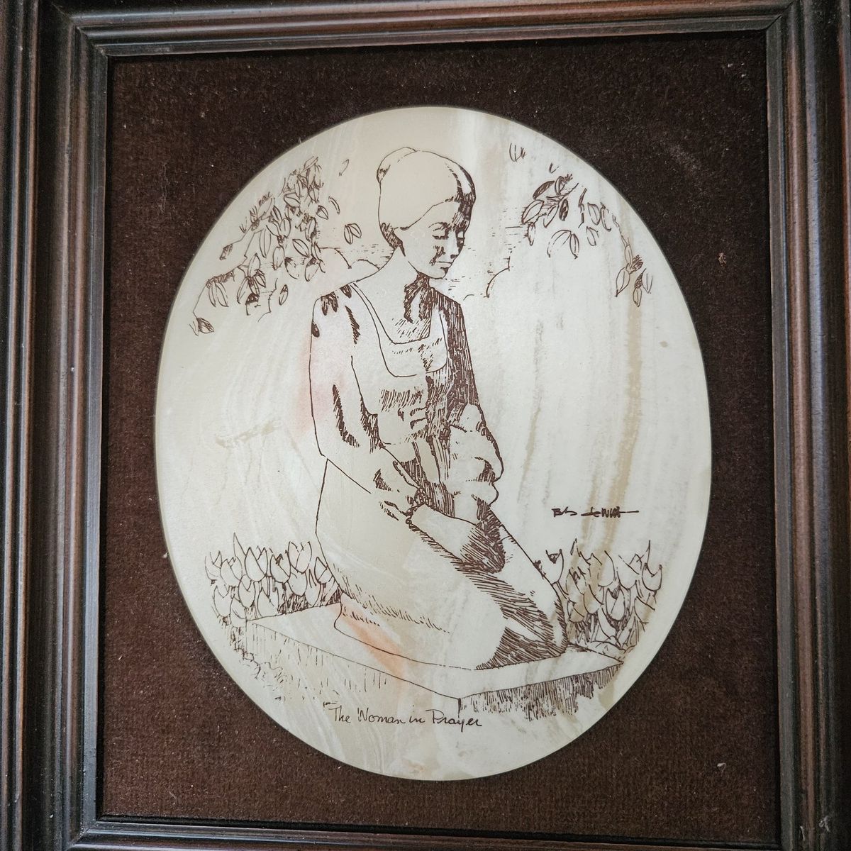 soapstone carving "The woman in prayer"