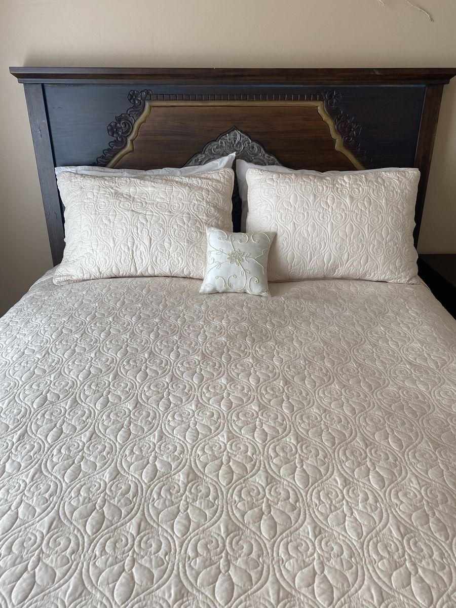 Queen Bed and Nightstand With All Included