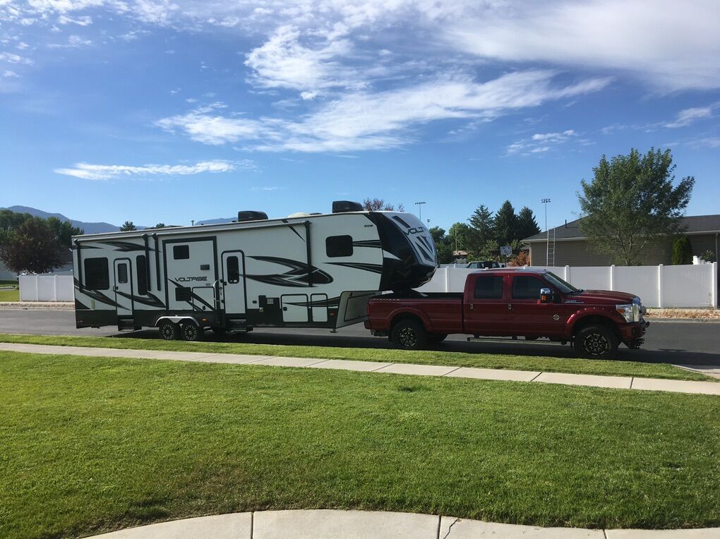 2018 Dutchmen Voltage 3305