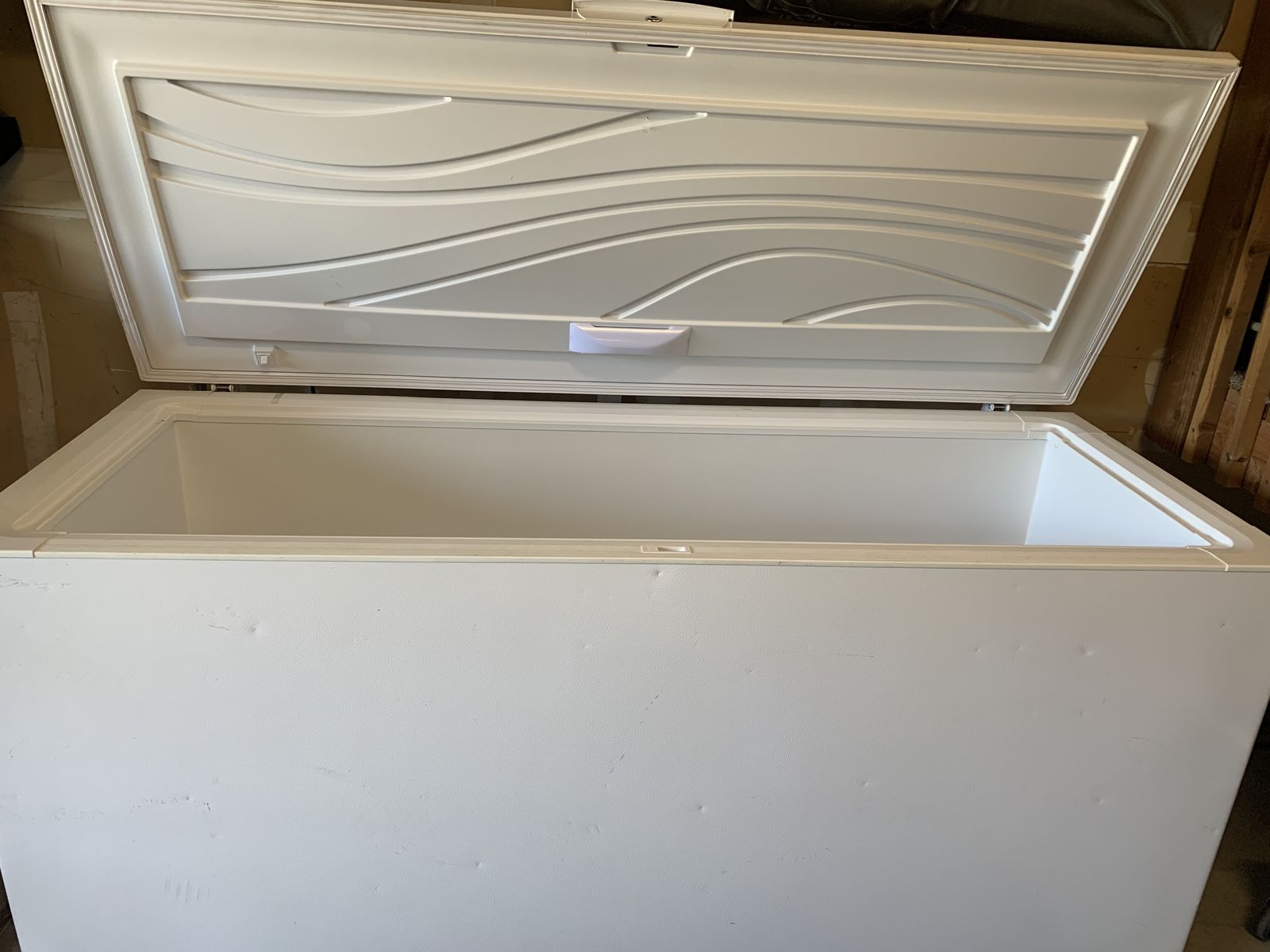 Frigidaire 22 Cubic Feet Chest Freezer