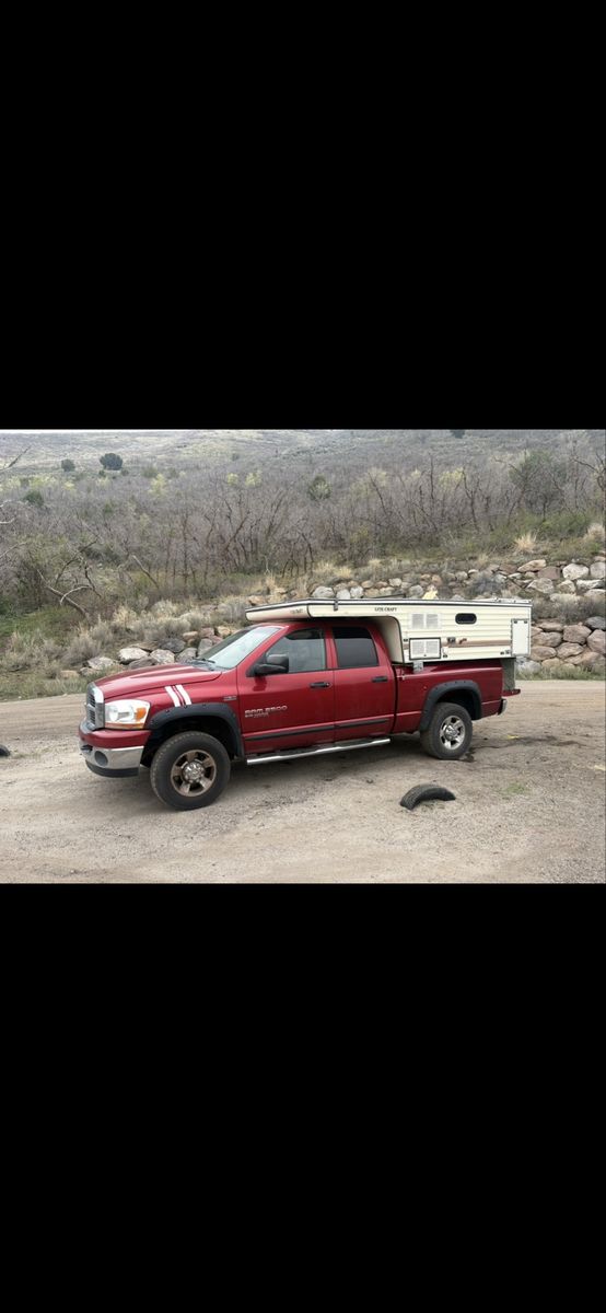Lite-craft truck bed camper