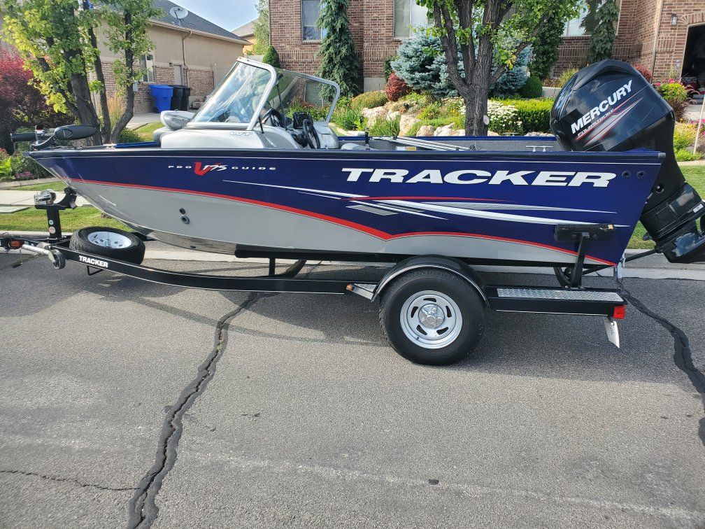 Tracker Pro V175 Guide Fishing Boat w/ Mercury Outboard & Trailer