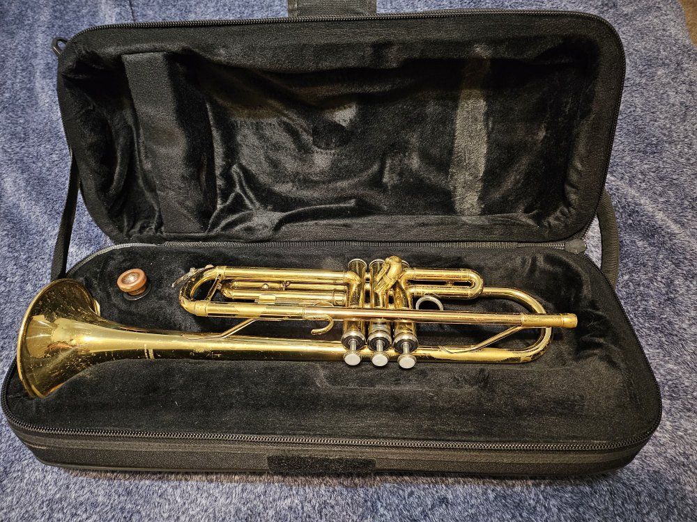 Yamaha Brass Trumpet YTR-2335 Made in Japan with Case
