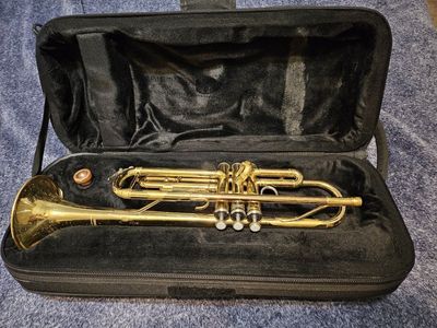 Yamaha Brass Trumpet YTR-2335 Made in Japan with Case