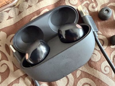 Like new Sony earbuds WF 1000 XM5