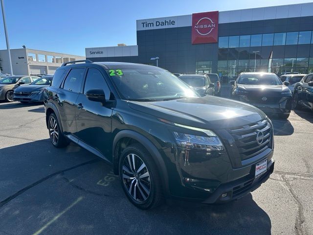 2023 Nissan Pathfinder Platinum