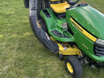 John Deere X304 Riding Lawn Mower Tractor with Bagging System - Excellent Condition