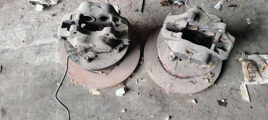 Range Land Rover Classic Hubs, Discs, and calipers