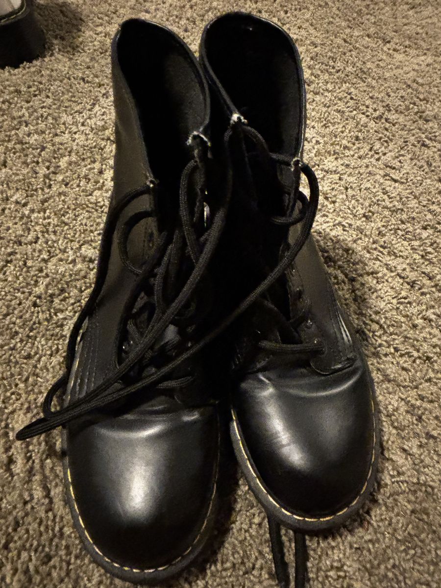 Dr. Martens off brand  Black Leather Lace-Up Ankle Boots (Likely 1460 style)