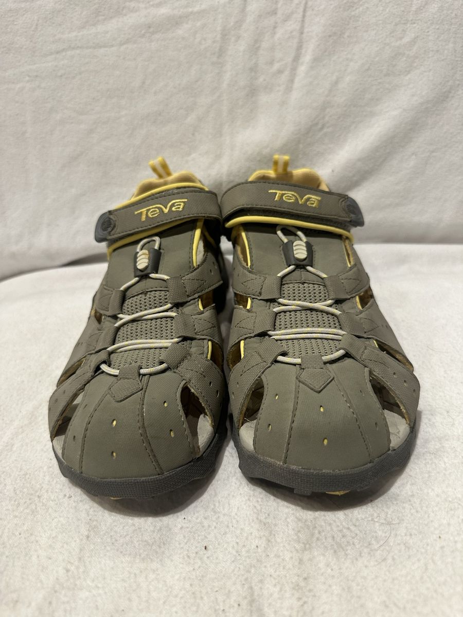 Teva women’s size 9 grey closed toe, hiking sandals