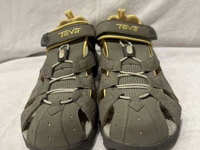 Teva women’s size 9 grey closed toe, hiking sandals