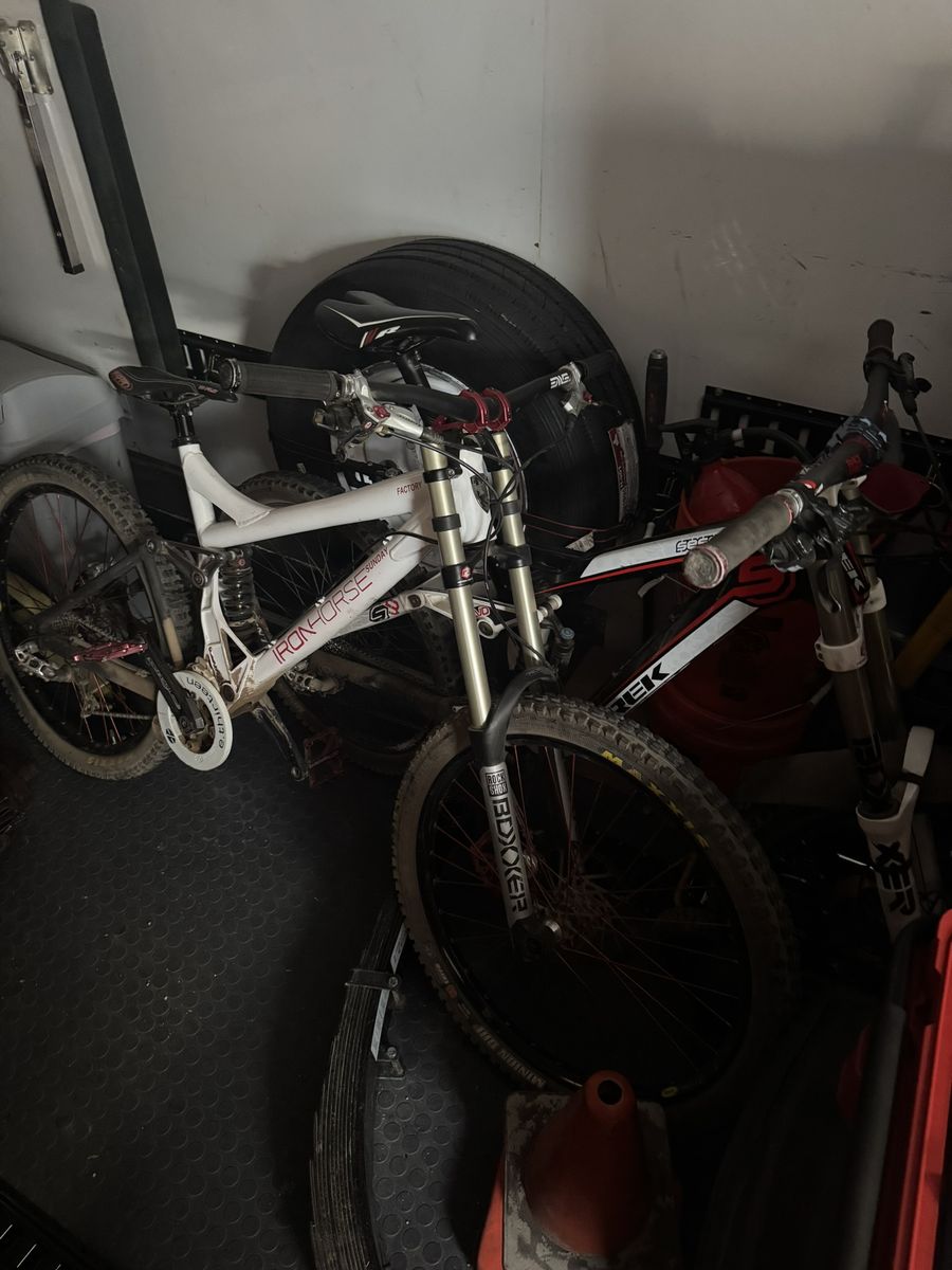 DH Downhill bikes Ironhorse Sunday Trek Session 8