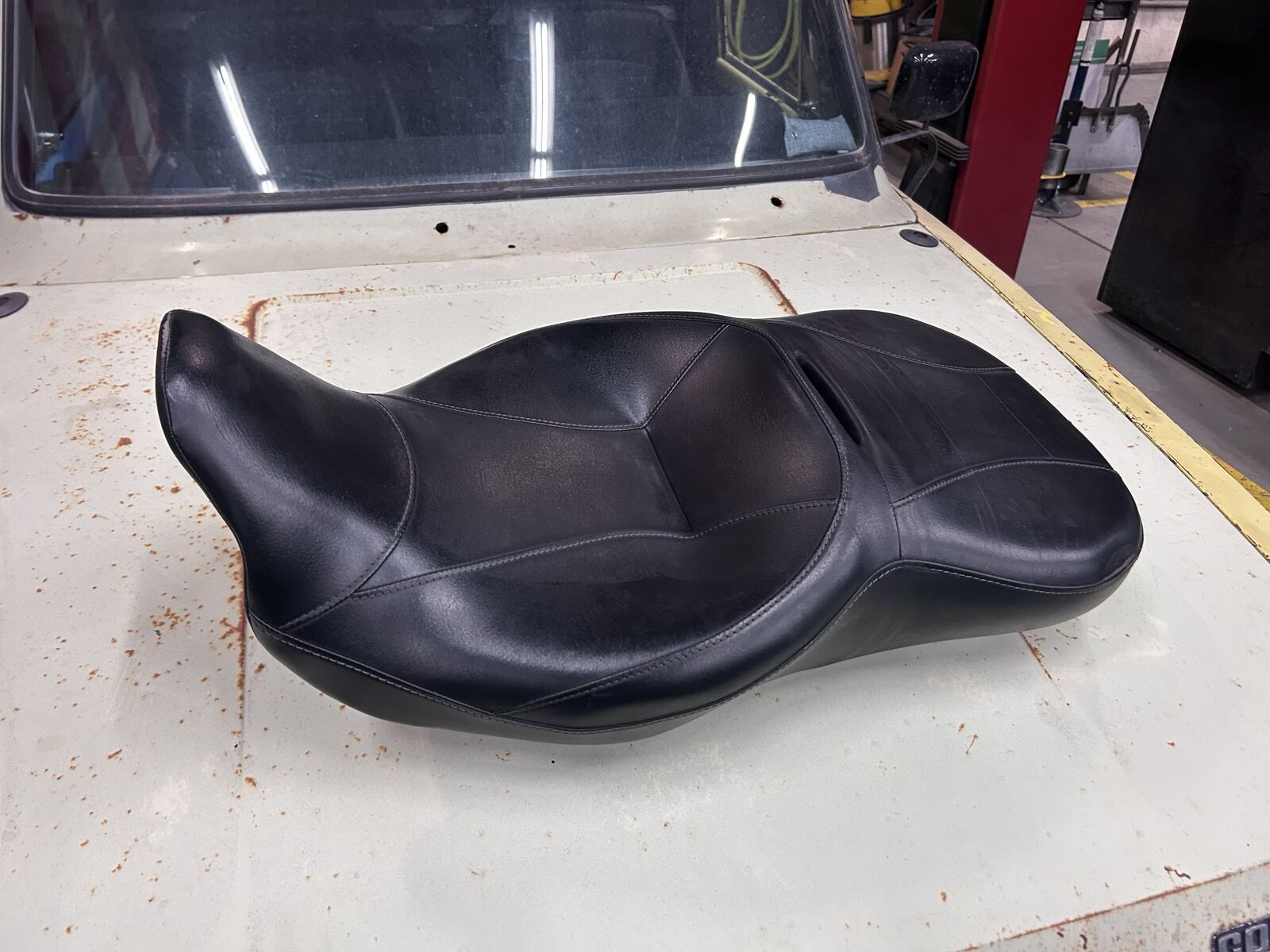 09 Harley Davidson FLHTC seat