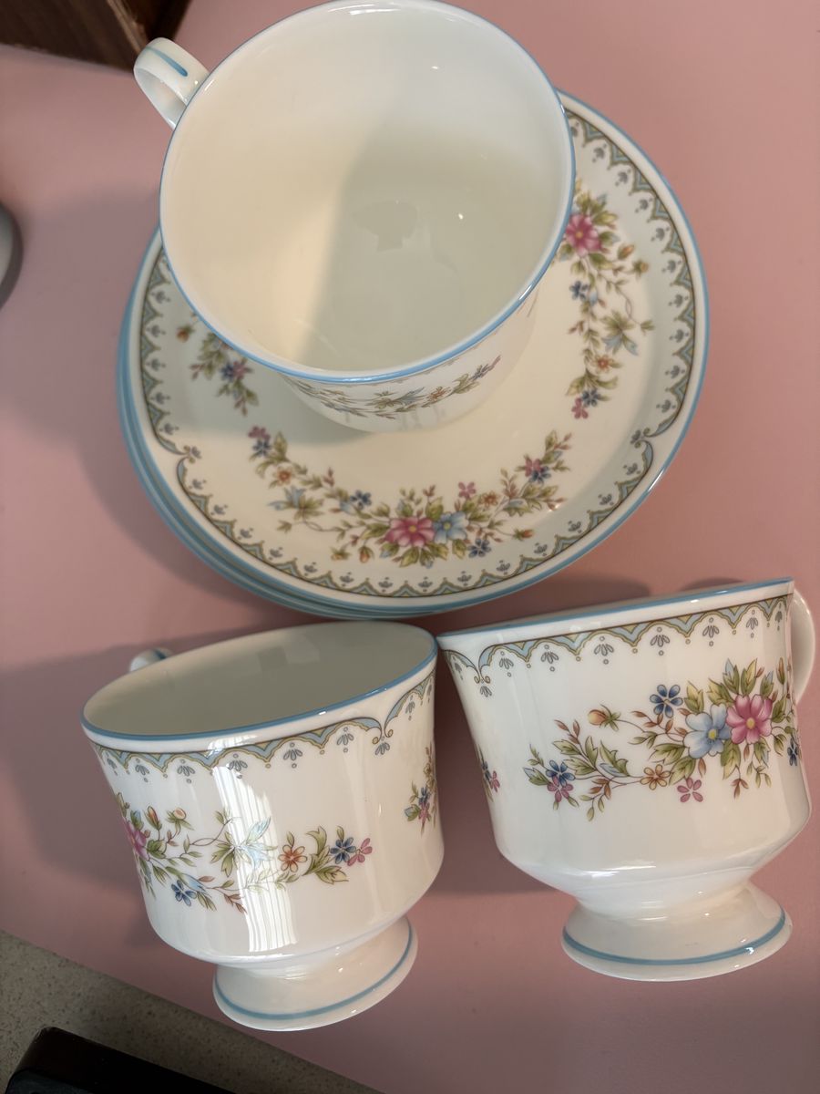 MIKASA Flower Mist bone china 3 cup and saucer sets excellent