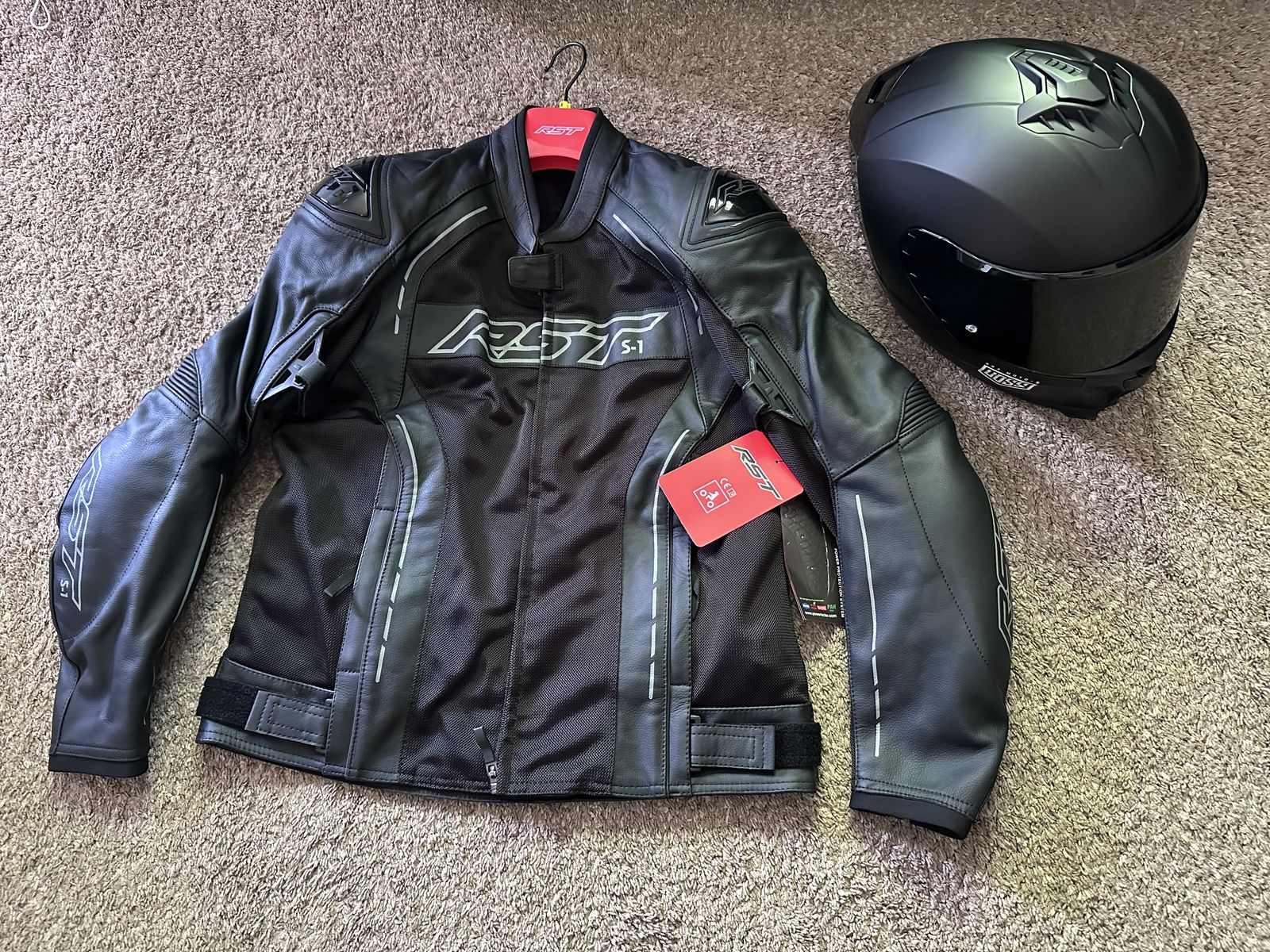 Motorcycle jacket and helmet