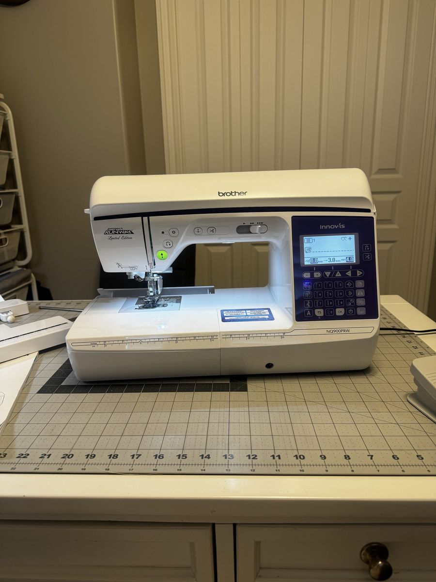 Brother Innov-ís NQ900PRW Project Runway Computerized Sewing Machine with Accessories